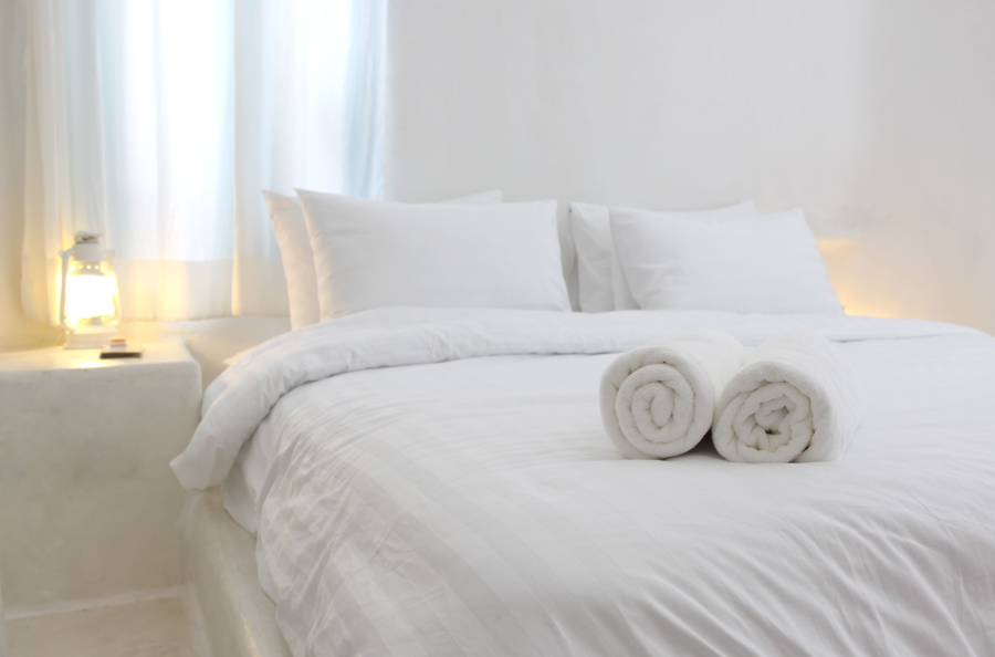 Hầu hết các khách sạn lớn nhỏ, bình dân hay cao cấp đều thích sử dụng chăn ga, gối nệm có màu trắng.