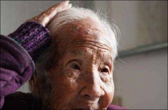 Nếu 60 tuổi mà vẫn sống với quan niệm này thì chắc chắn cuộc đời bạn sẽ khổ cực. (ảnh minh họa)