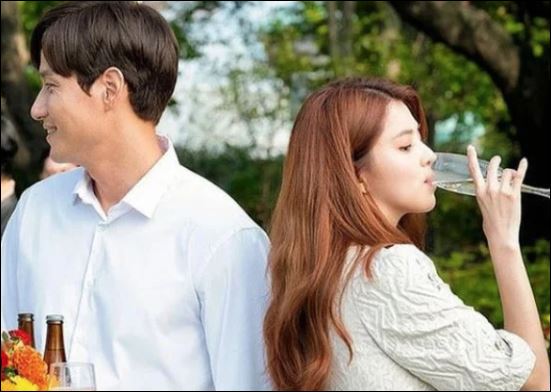 Hầu hết những người phụ nữ có kỳ vọng và khao khát được yêu, họ có sự lãng mạn trong trái tim.  (ảnh minh họa)