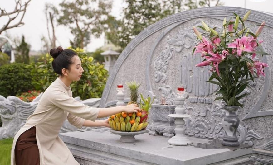 Tảo mộ là phải có thái độ cần trang trọng, cung kính, kỵ huý nhất là cười nói, mắng mỏ, chạy nhảy lung tung trong nghĩa trang.