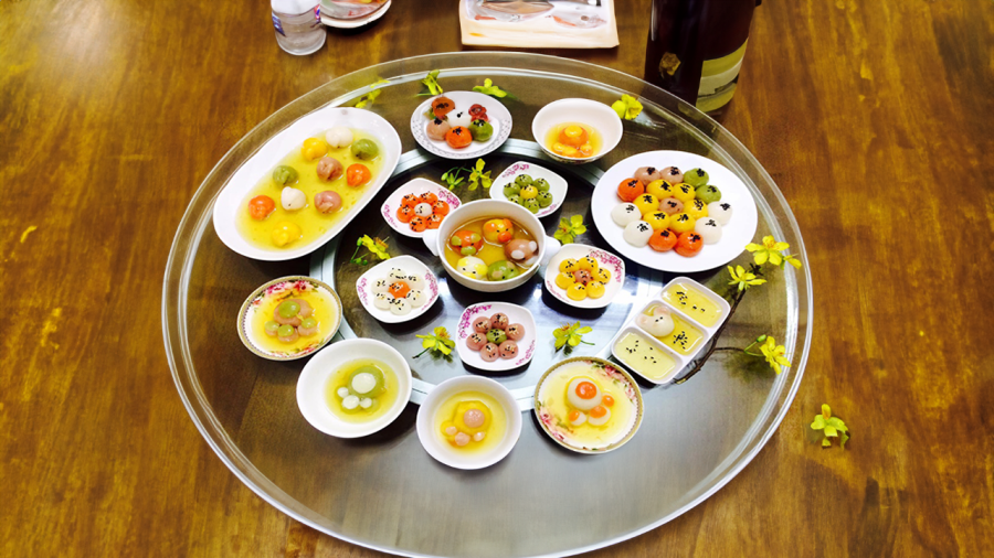 Bánh trôi bánh chay ngày nay được chị em sáng tạo nhiều màu sắc cho đẹp mắt