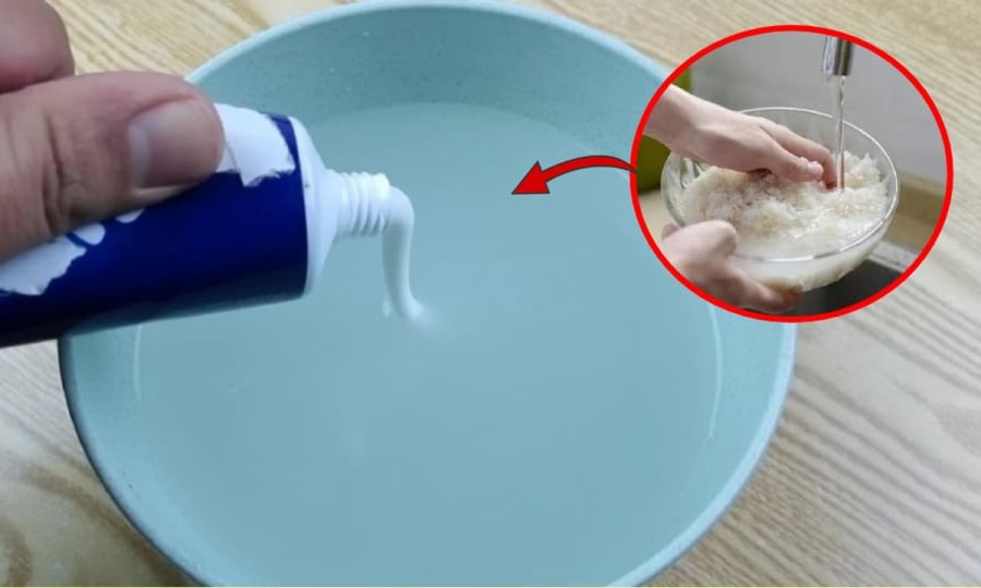 Hòa kem đánh răng cùng nước vo gạo  