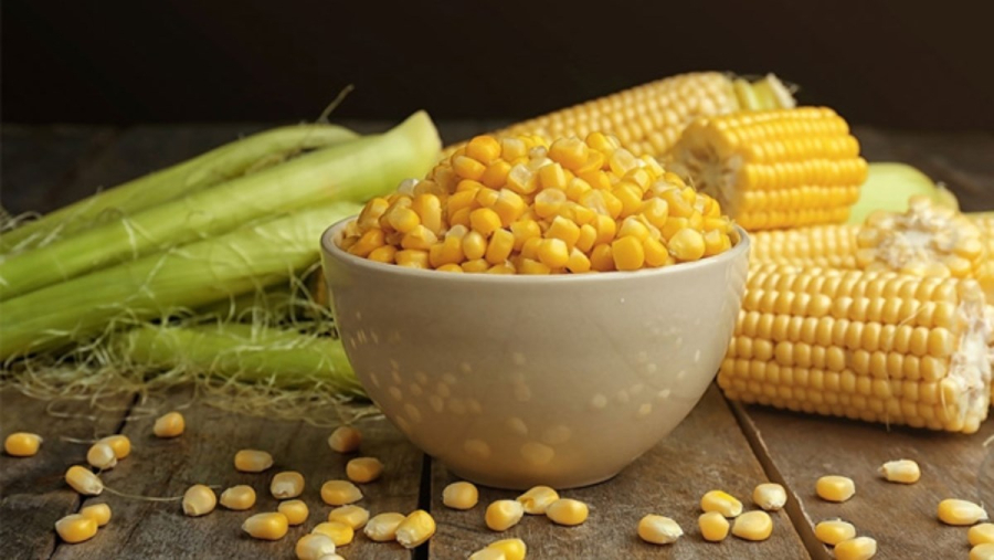 Ngoài những món quen thuộc như sữa ngô, ngô luộc, ngô xào mỡ hành... bạn còn có thể làm ngô chiên.