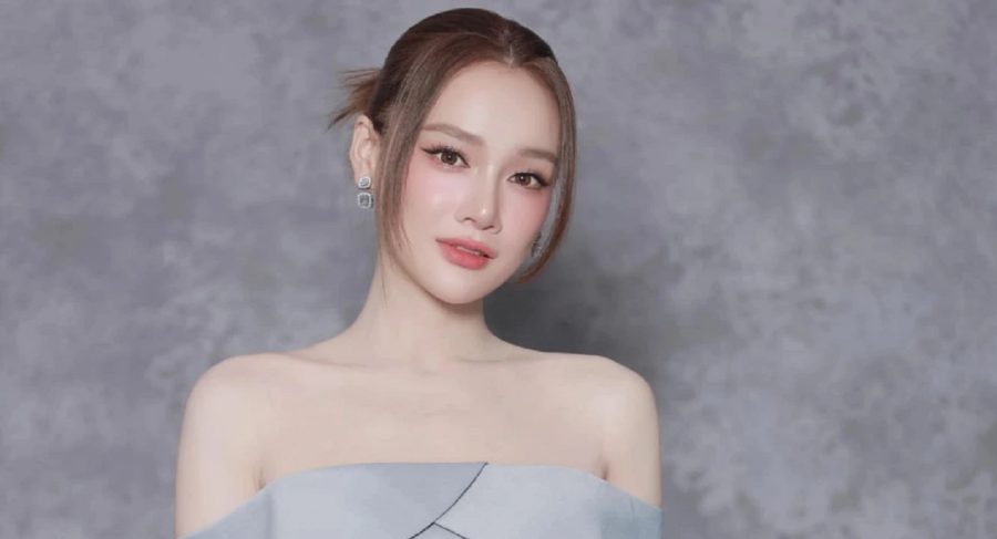 Qua hai lần sinh nở, Nhã Phương vẫn duy trì vóc dáng thon gọn, tràn đầy sức sống. Nhưng cô cũng phải tiếp nhận nhiều ý kiến tiêu cực cho rằng cô thẩm mỹ. Cô không giấu khỏi sự bức xúc khi bị nghi can thiệp 