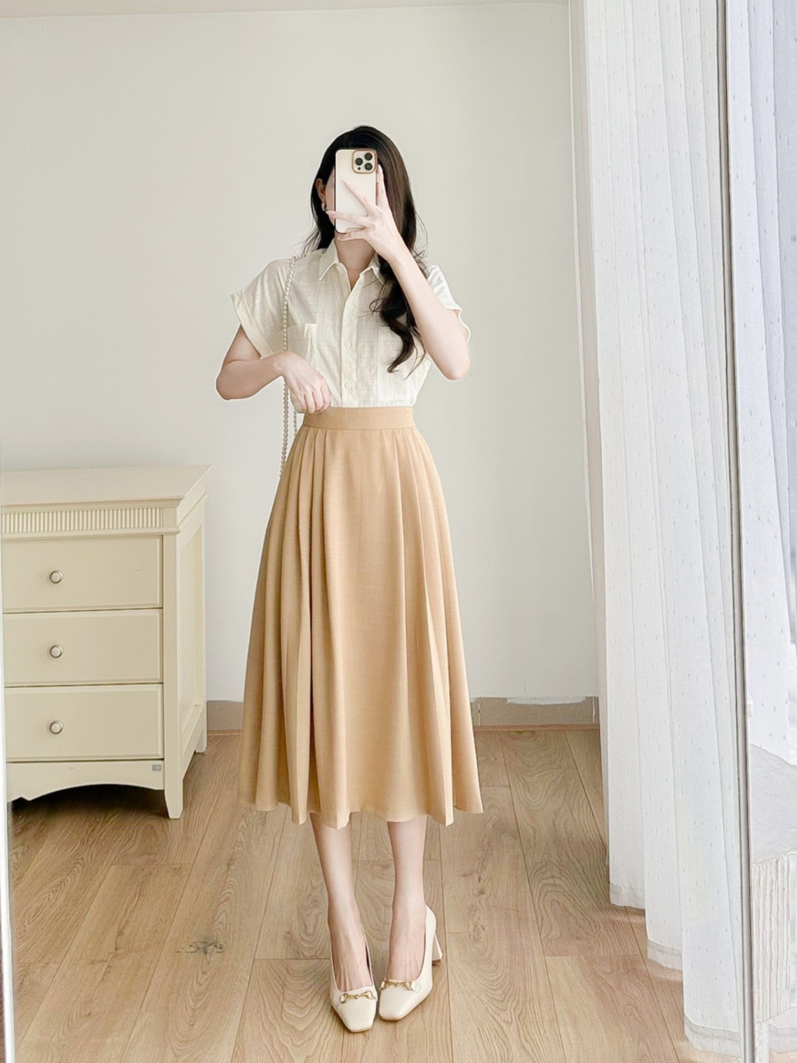 Chân váy xếp ly luôn là một phần không thể thiếu trong tủ đồ thời trang