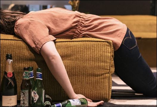Tôi mới kết hôn 1 năm, nên giờ tôi hạn chế nhậu nhẹt, nhưng tiệc tùng là thứ không thể thiếu trong Shbet16 chơi game trực tuyến của tôi (ảnh minh họa)
