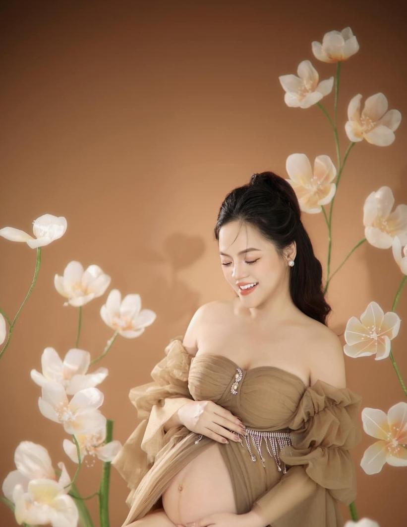 Thu Quỳnh xinh đẹp trong bộ hình mới chia sẻ.