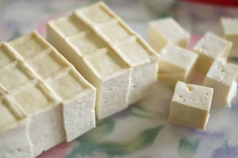 Chần đậu qua nước sôi    