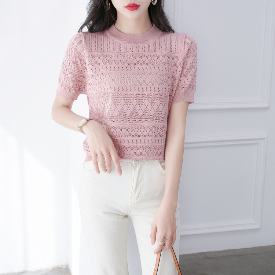 Các nàng hãy ưu tiên các mẫu áo len cộc tay mang tông màu trung tính.