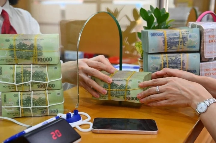 Tương tự khi gửi tiết kiệm online, quá trình cung cấp các thông tin cá nhân cũng như số tiền, kỳ hạn gửi bạn cũng cần kiểm tra chính xác để đảm bảo nhận được mức lãi suất như mong muốn.     