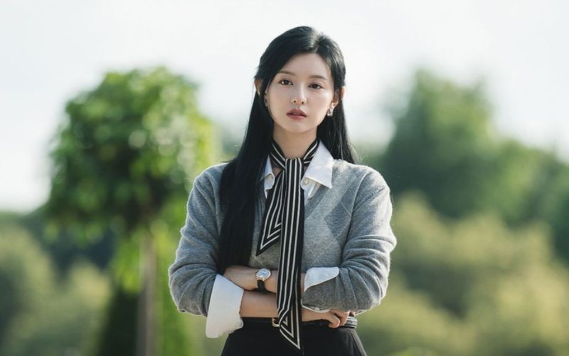 Lông mày được chuốt gọn gàng và tỉ mỉ