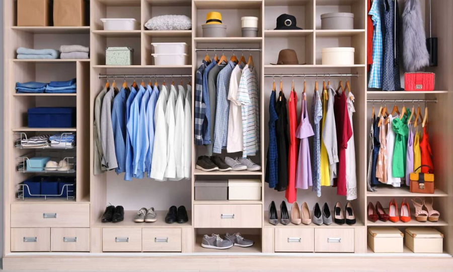 Tại sao người xưa nói không nên treo quần áo ở đầu giường ngủ?