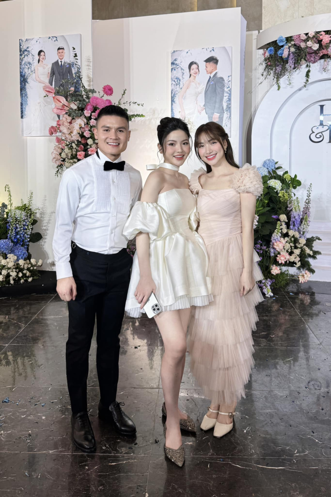 Hoà Minzy góp vui ở Quatrian shbet hiện đang mở Quang Hải và Chu Thanh Huyền