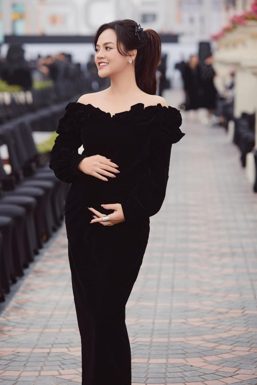Mới đây, diễn viên Thu Quỳnh gây chú ý khi xác nhận làm 