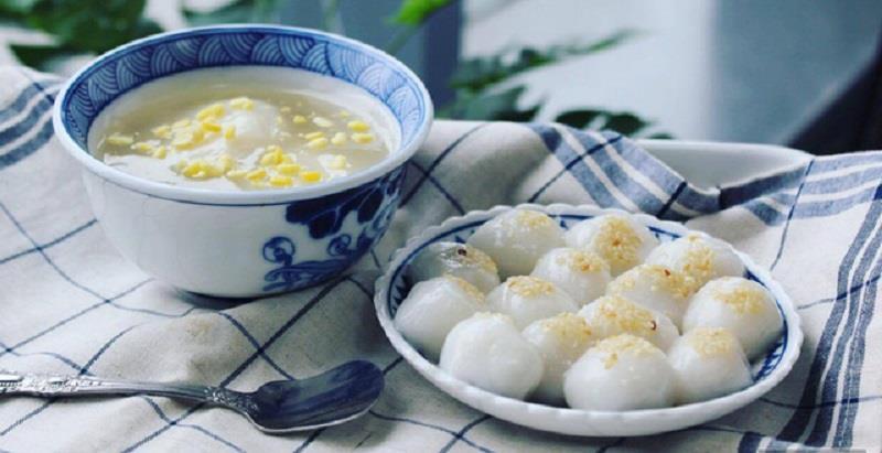 Bánh trôi và bánh chay là hai món không thể thiếu trong lễ Hàn Thực