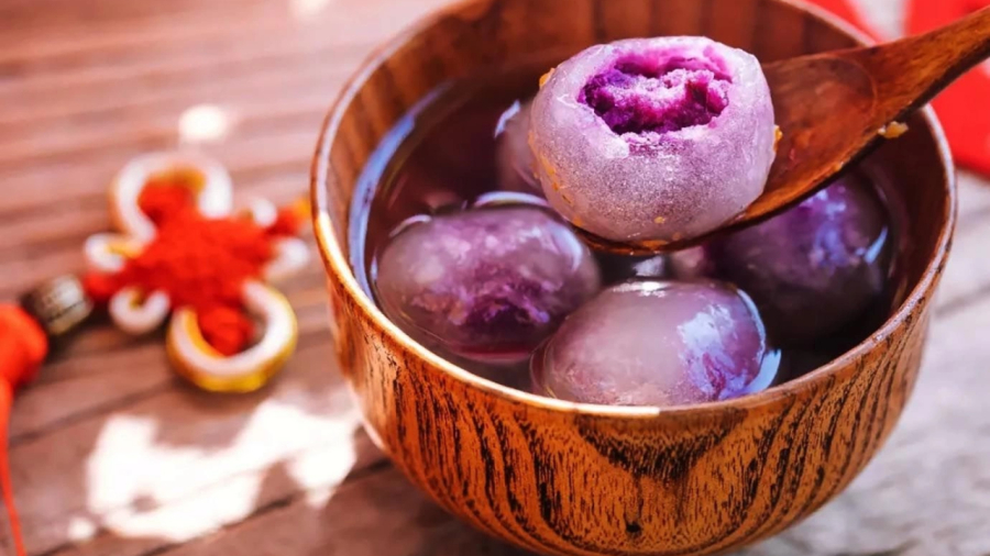Món bánh trôi pha lê có màu sắc bắt mắt