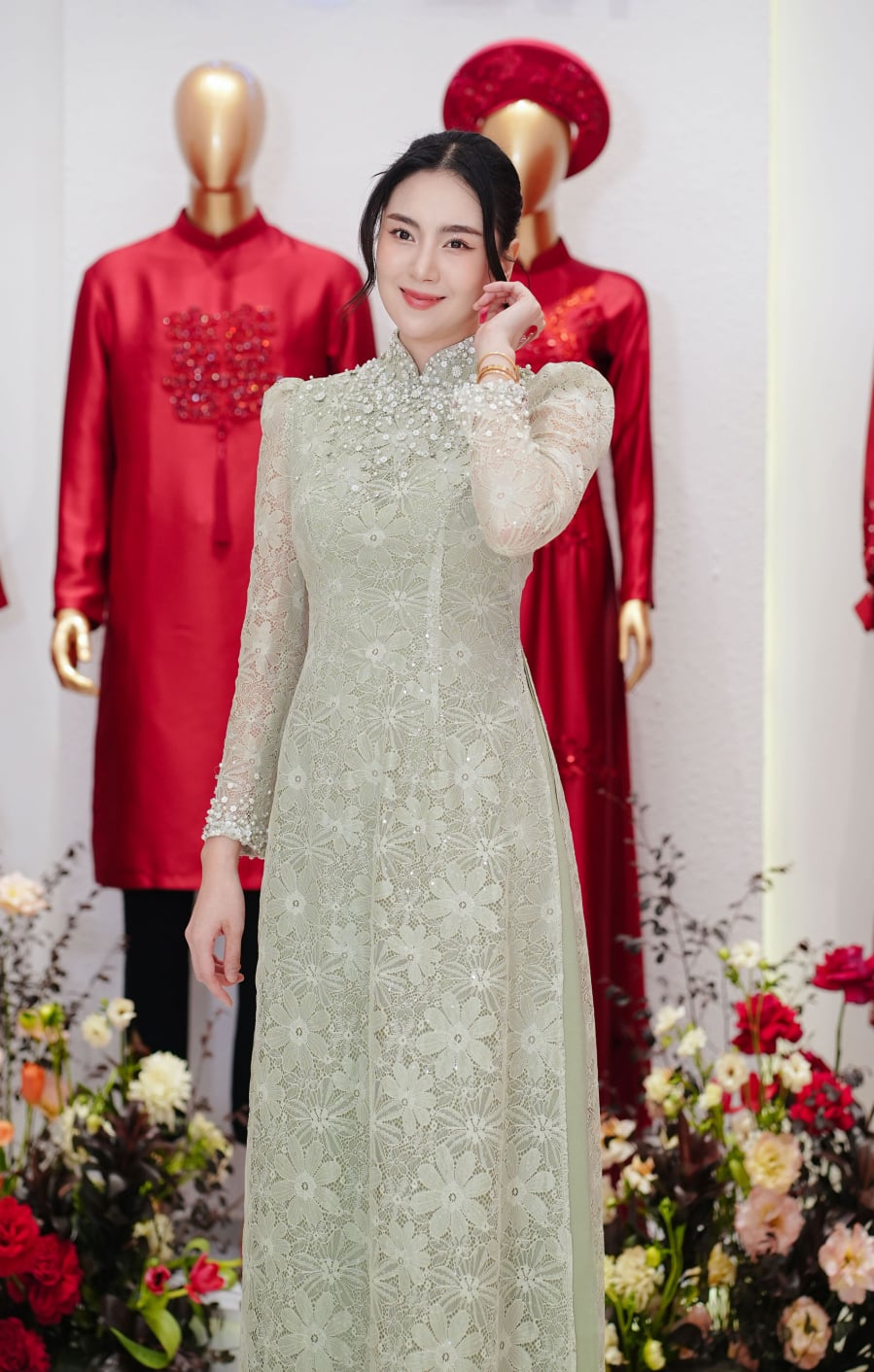 MC Mai Ngọc tái xuất xinh đẹp