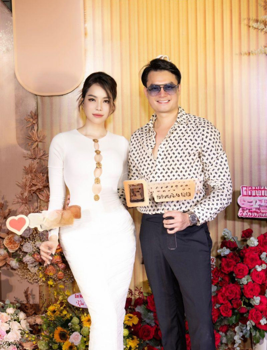 Diễn viên Anh Dũng một mình đến sự kiện.