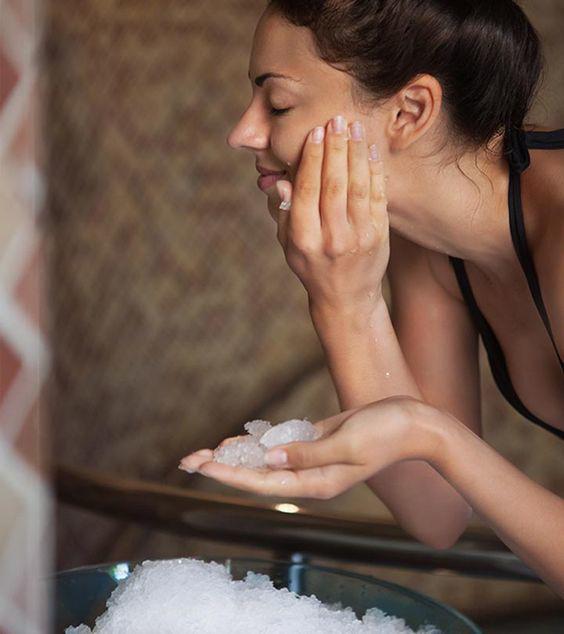 Làm đẹp bằng đá viên hiệu quả.
