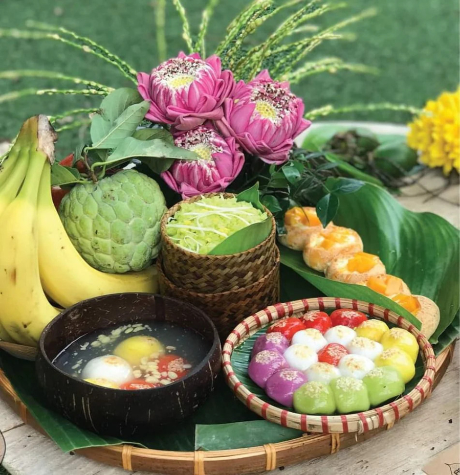 Vào ngày 3/3 Âm lịch, bạn không cần chuẩn bị mâm cúng quá cầu kỳ mà chỉ cần đầy đủ hoa quả tươi, bánh trôi, bánh chay, hoa tươi... là được.