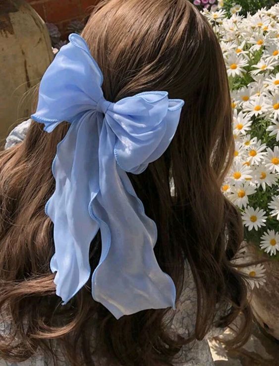 Không chỉ mang tới diện mạo nữ tính, đáng yêu cho người diện, những chiếc nơ size khổng lồ này còn có thể được mix&match linh hoạt. 