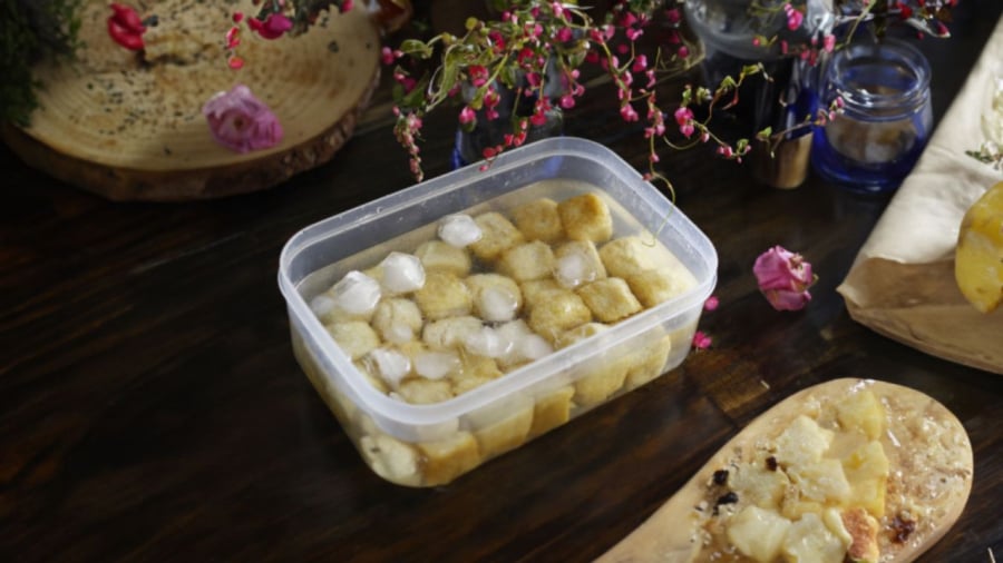 Dùng nước đá sốc nhiệt giúp đậu rán giòn hơn