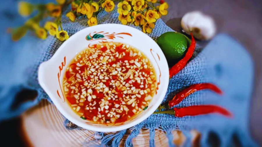 Mẹo pha nước chấm để tỏi ớt nổi lên, chua ngọt cực chuẩn vị
