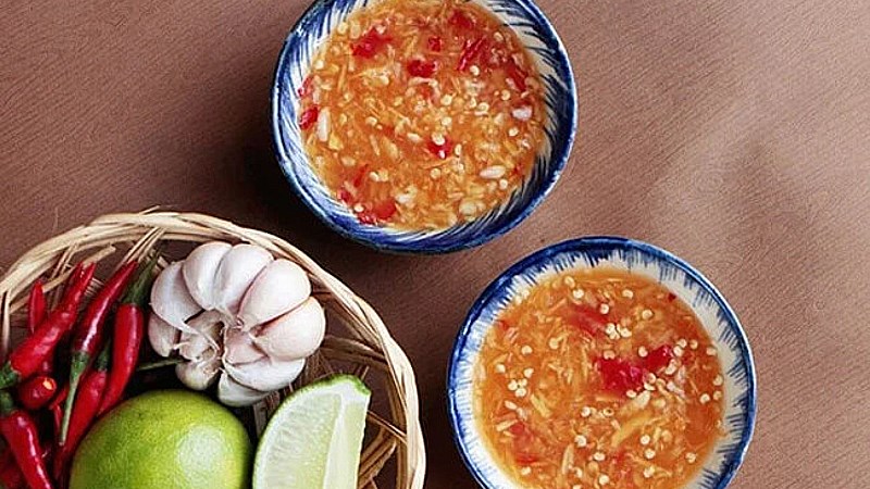 Cách pha nước mắm theo tỷ lệ để tỏi ớt không bị chìm    