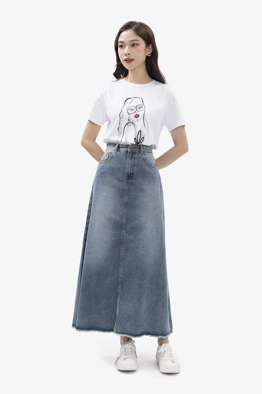 Chân váy denim nổi bật với phong cách mạnh mẽ và phóng khoáng