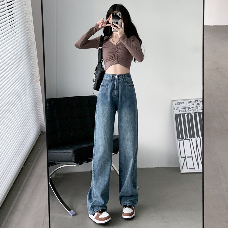 Quần jeans ống suông đã trở thành item không thể thiếu trong tủ đồ của những người yêu thời trang