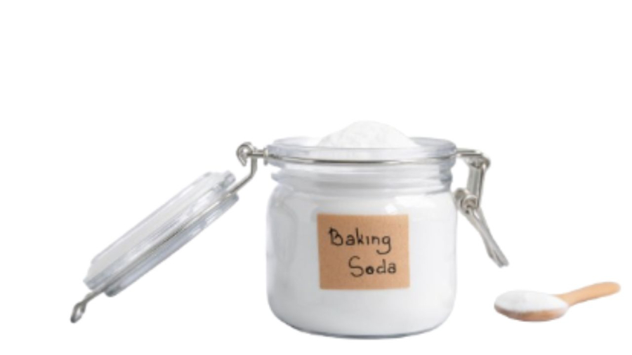 Baking soda cũng giúp làm sạch lò vi sóng