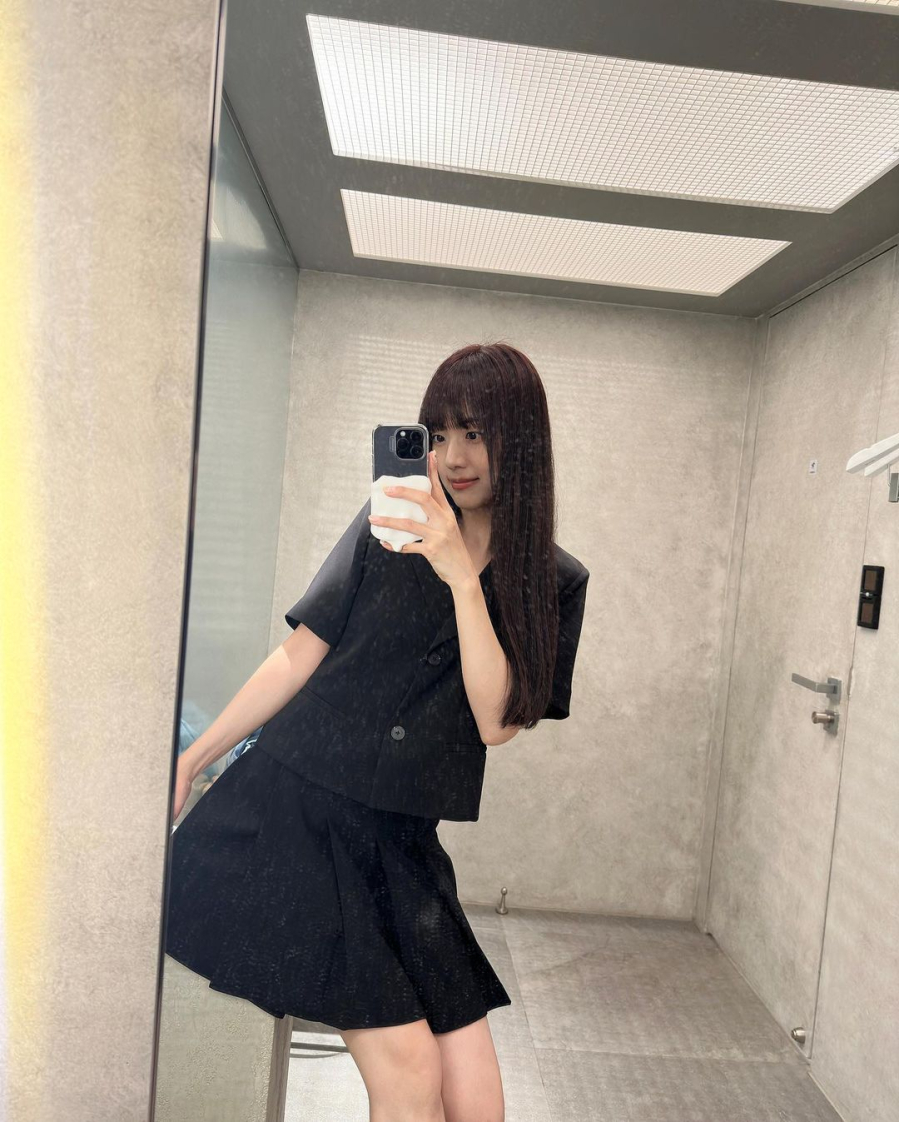 Cô ưu ái chân váy xếp ly/tennis skirt sẽ giúp cô khoe trọn eo thon, đồng thời khoe trọn sắc vóc.