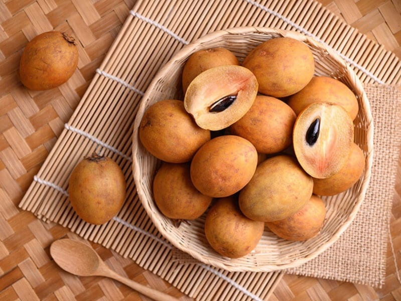 Thời điểm hiện tại rất thích hợp để phái đẹp khai thác lợi ích làm đẹp từ trái hồng xiêm