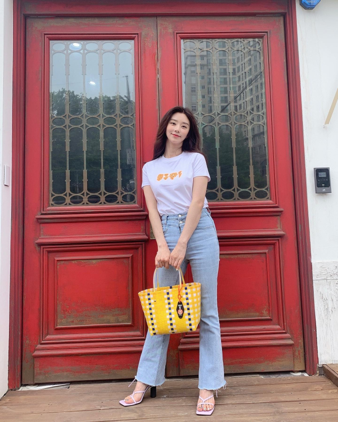 Khi cần giải nhiệt mùa hè và hoàn thiện các outfit phóng khoáng, chị em hãy mặc quần jeans ống suông