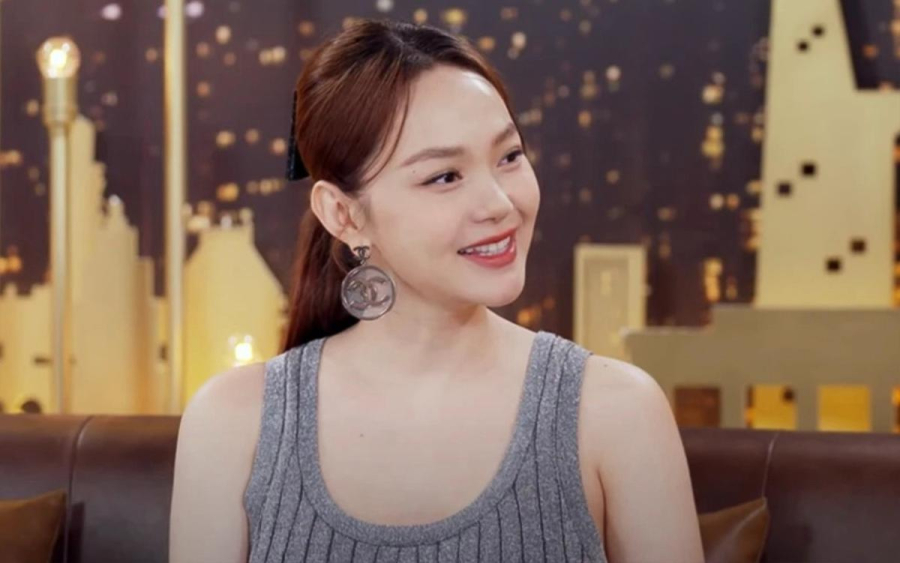 Cô tiết lộ hai vợ chồng tổ chức Quatrian shbet hiện đang mở, sinh con xong thì mới ra phường làm giấy đăng ký kết hôn.