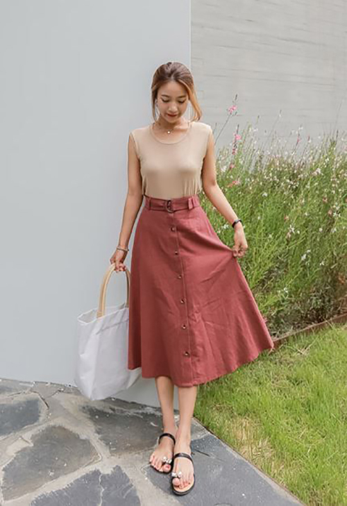 Nếu chưa biết mặc gì đi làm mùa hè, thì có thể lựa chọn những Shbet999 com đăng nhập được làm từ chất liệu thô đũi.