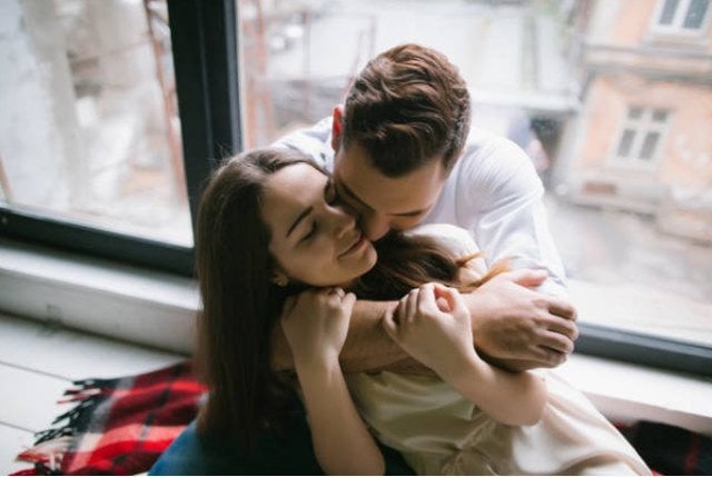 Trong mọi tình huống, hãy là người đồng hành, hỗ trợ và động viên chồng. 
