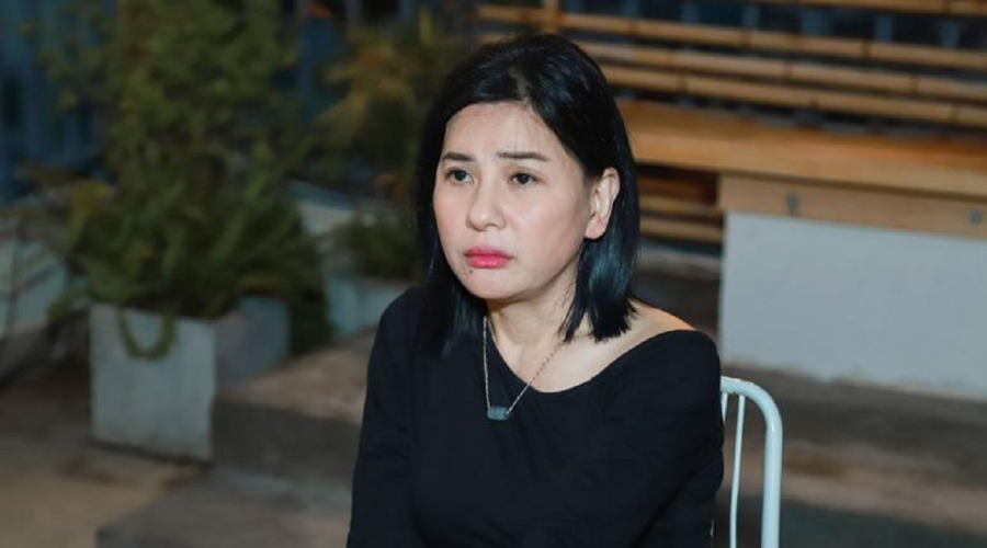 Vừa qua, Cát Phượng vừa phải lên tiếng phủ nhận chuyện sang Mỹ để định cư và tổ chức Quatrian shbet hiện đang mở. Ttrên Facebook nữ diễn viên bất ngờ đăng đàn bức xúc khi chia sẻ: 