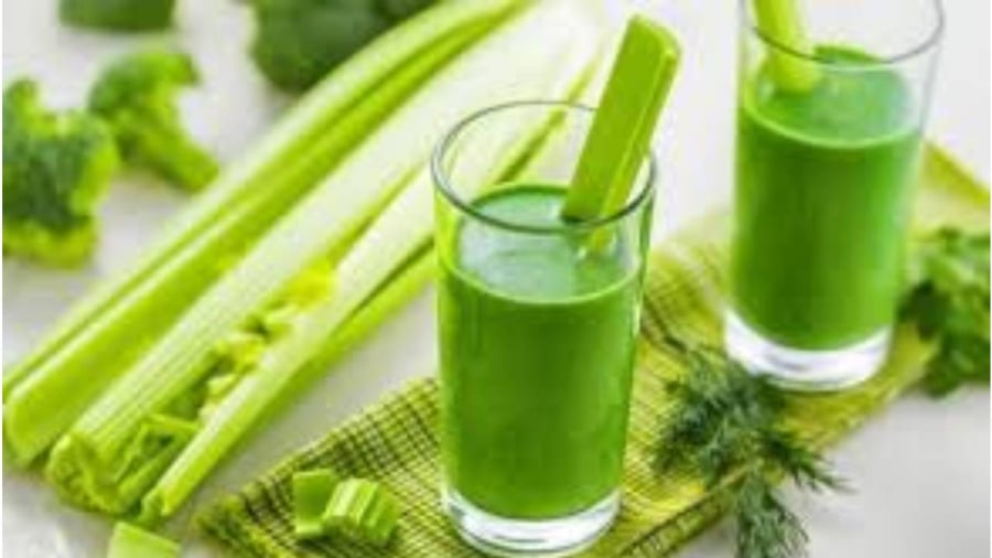 Uống một cốc nước cần tây sẽ giúp giảm mỡ bụng, vóc dáng trở nên thon gọn, đồng thời Mừng SHBET phiên bản mới 2025 thêm mịn màng, khỏe đẹp