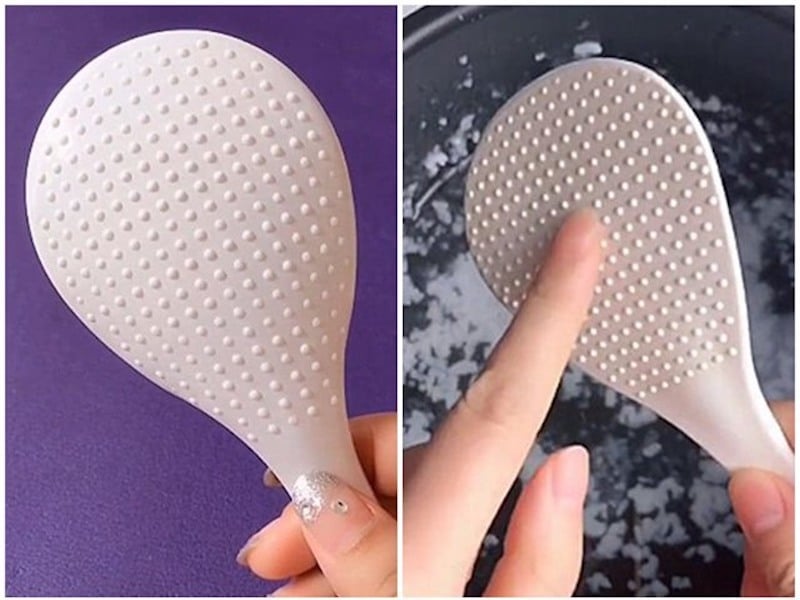 Dùng mặt có các chấm tròn và cọ xát nhẹ nhàng vào các hạt cơm bám trên thành nồi để cơm bong ra hế