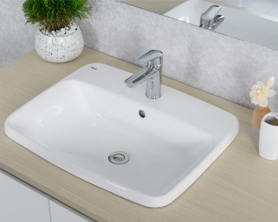 Để bồn rửa mặt cũng như phòng vệ sinh lúc nào cũng sạch sẽ, bạn nên chú ý vệ sinh cẩn thận cả lỗ nhỏ này.    