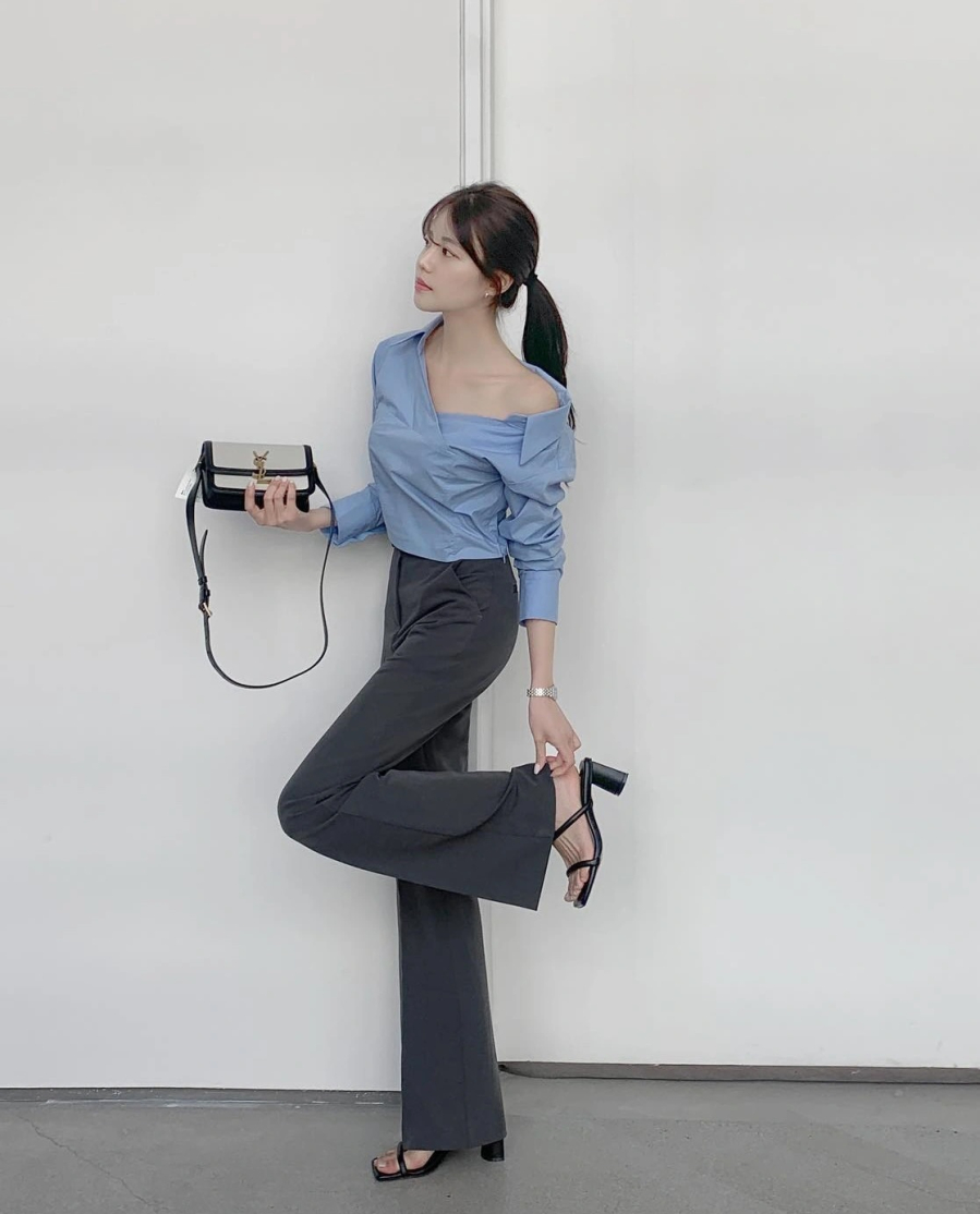 Không riêng gì áo blouse, quần âu trong set đồ này cũng sẽ tạo cho cô nàng một vibe chín chắn