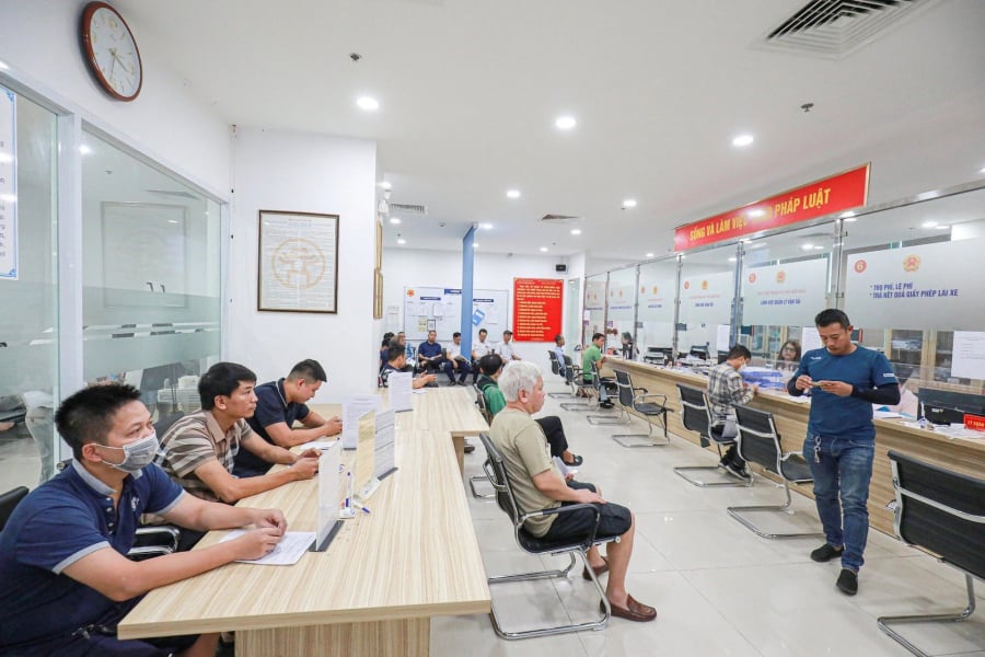 Từ 1/6/2024, bỏ bản sao CCCD trong hồ sơ đổi GPLX