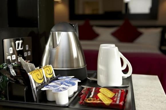 Do đó, không nên mang theo ấm đun nước và tận dụng các dịch vụ nước sạch có sẵn trong khách sạn.