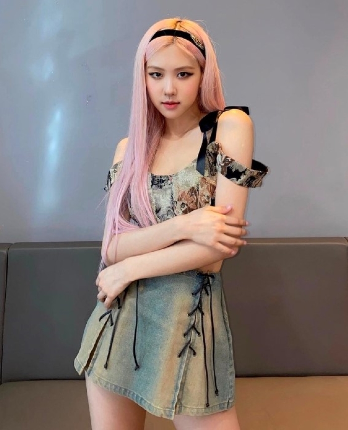 Kiểu tóc Rose này sẽ giúp bạn thêm năng động nhưng không kém phần mềm mại và nữ tính.