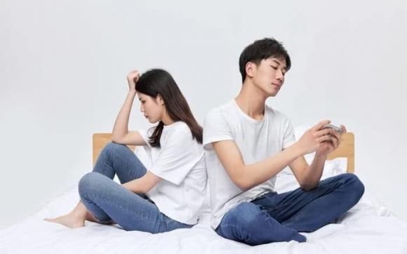 Cuộc hôn nhân này giống như một cái vỏ trống, thiếu đi sự gần gũi và giao tiếp, không có cảm giác yêu thương. 