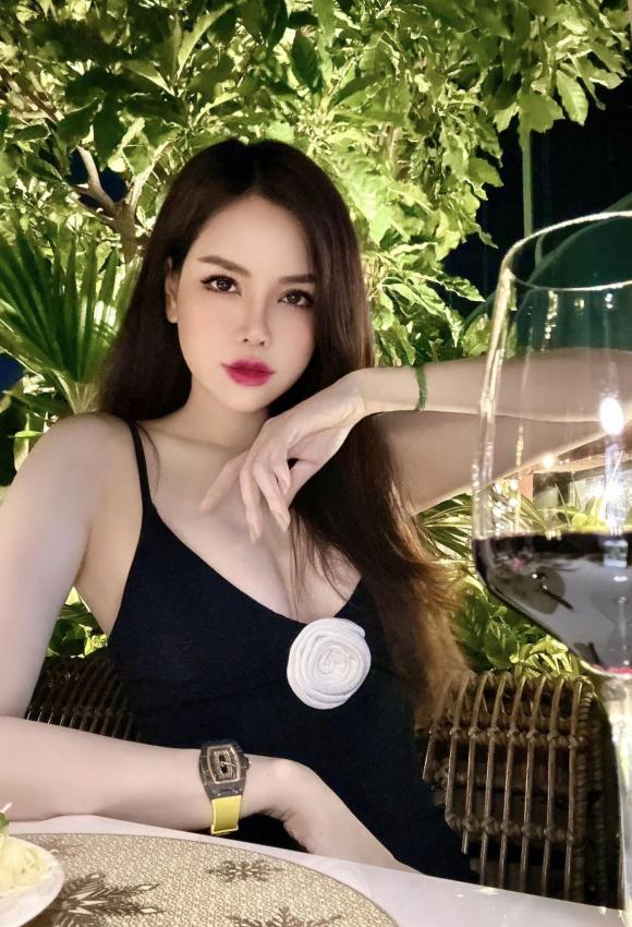 Con dâu tỷ phú Hoàng Kiều