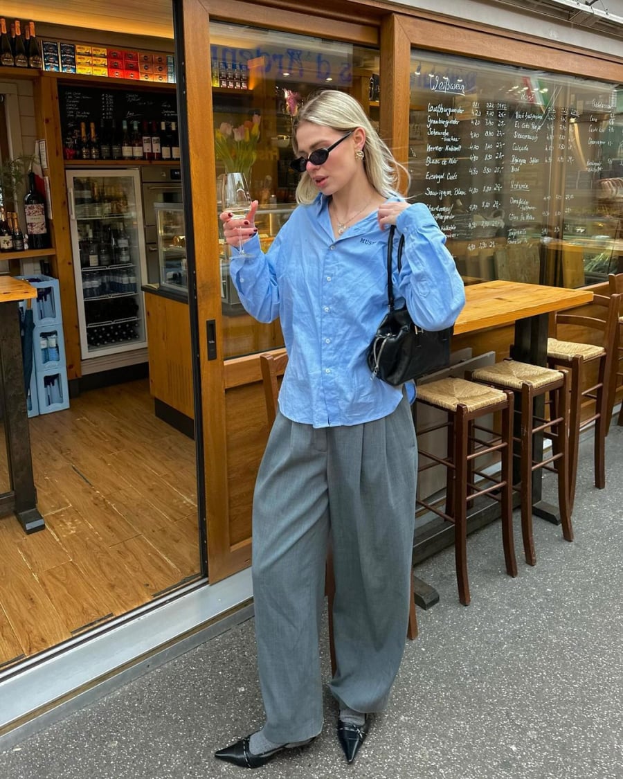 Ta có thể dễ dàng bắt gặp các nàng fashionista đình đám diện bản phối xám-xanh xuất hiện trên phố, khơi gợi trào lưu phối màu cùng sắc xám để tạo nên vẻ ngoài phong cách, mới mẻ. 
