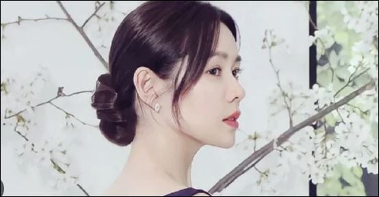 Một người phụ nữ không có tiền thì tủi nhục vô cùng, làm gì cũng phải nhìn ánh mắt của đàn ông bên cạnh. (ảnh minh họa)