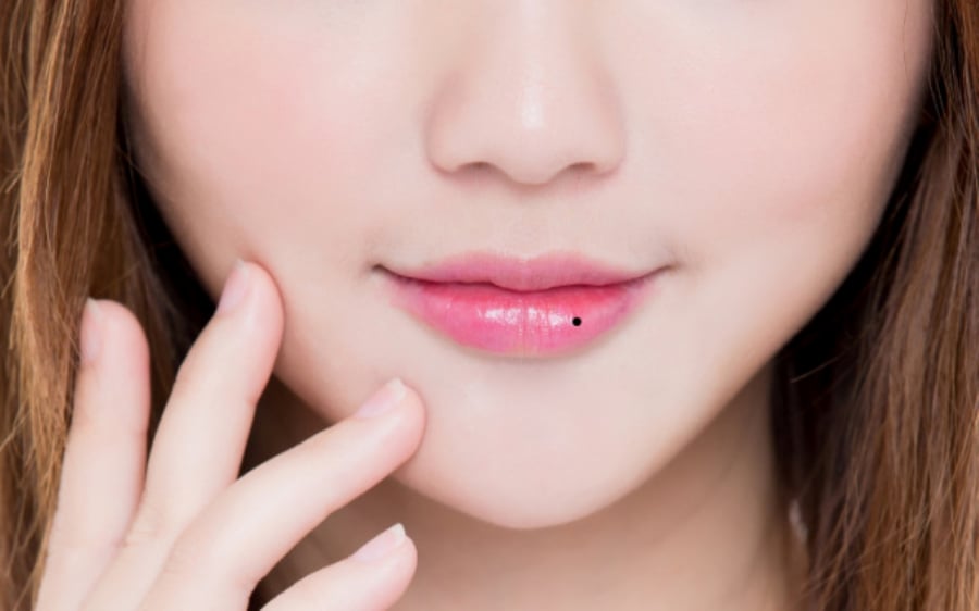 Người có nốt ruồi ờ môi dưới là người có tình yêu sâu đậm đối với Shbet111 slot, casino, thể thao, xổ số. (Ảnh minh họa)